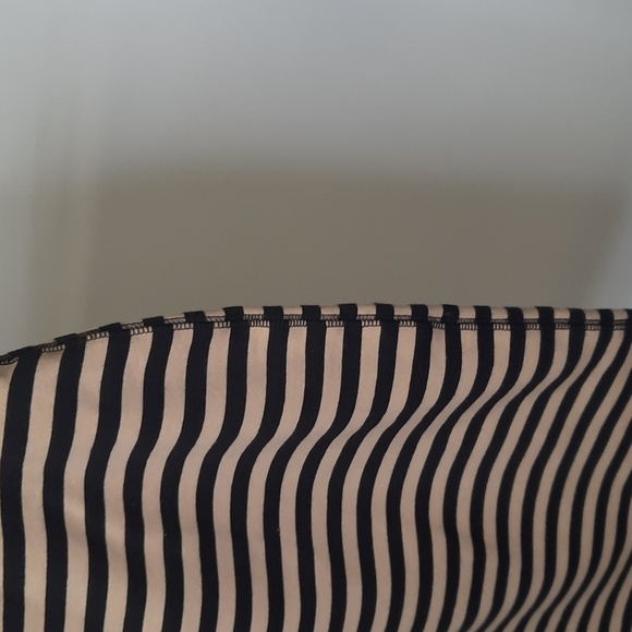 Old Navy Tan & Black Striped Pencil Skirt, Size XS - Picture 4 of 4